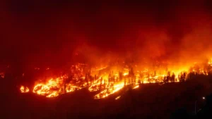 Smoke from Canadian Wildfires Engulfs U.S. Midwest, Triggers Air Quality Alerts