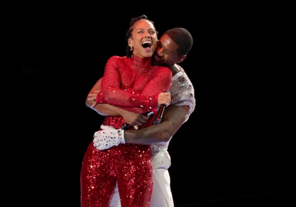 Usher On Controversial Super Bowl Performance with Alicia Keys: 'I'm Not a Pervert'
