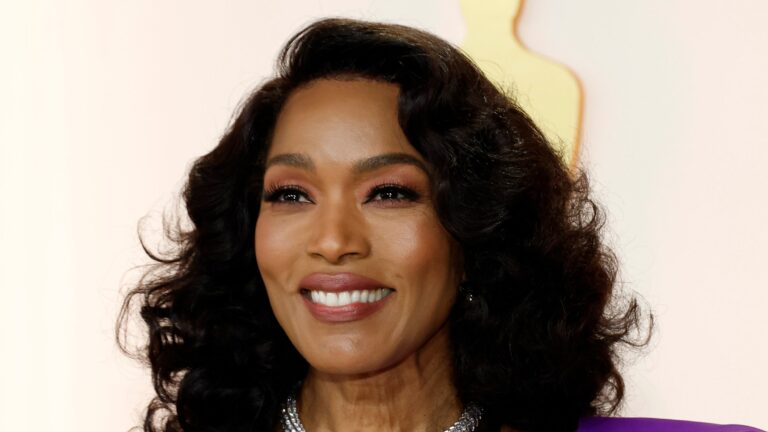 Angela Bassett to Address Spelman College's Class of 2024