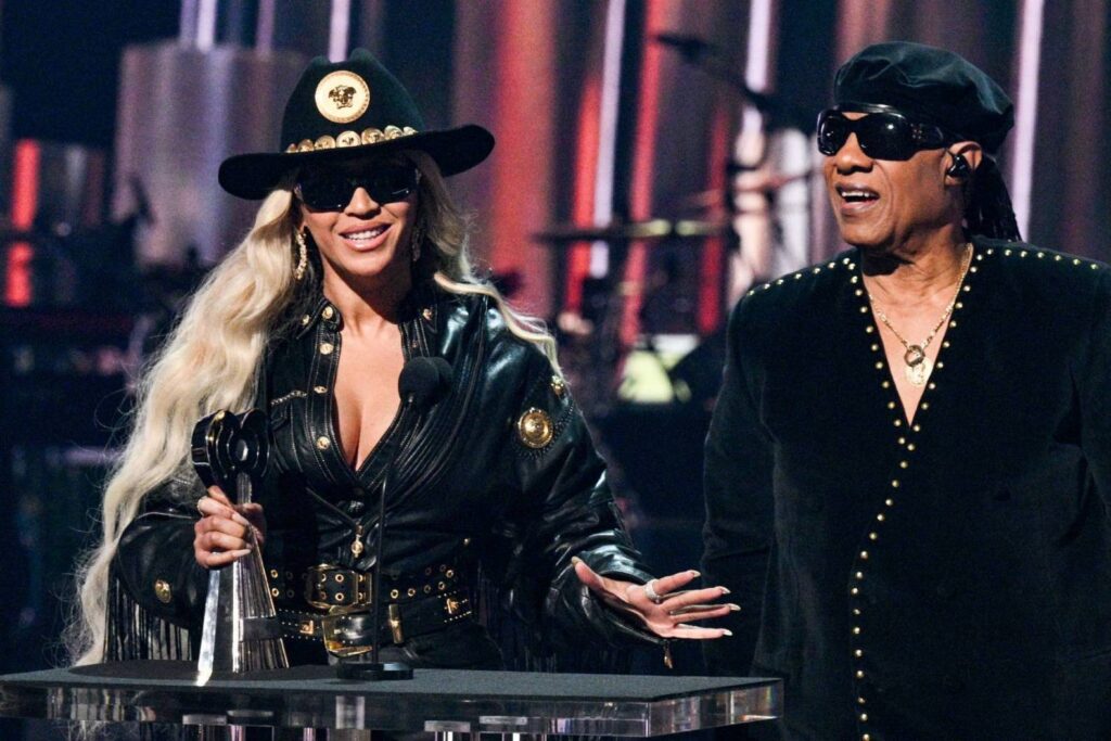 Stevie Wonder Presents Beyonce with Innovator Award at 2024 iHeartRadio Music Awards