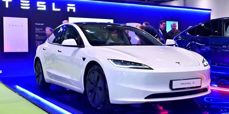 Tesla Unveils Design of its Upcoming Robo-taxi App