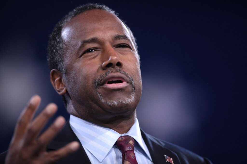 Ben Carson Stays Apart as Other VP Contenders for Trump