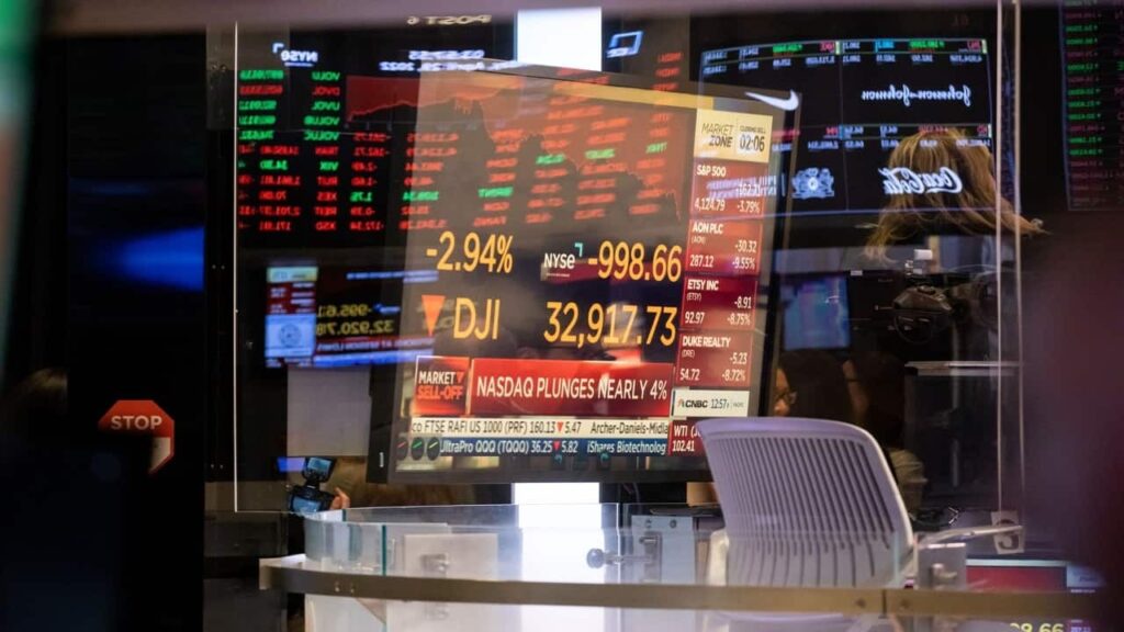 Stock Markets React Cautiously to Trump's Tariff Plans