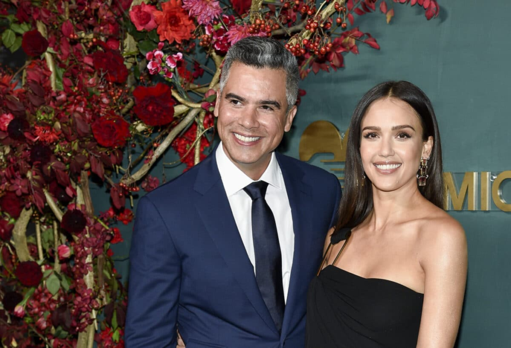 5 Red Flags in Jessica Alba and Warren's Marriage