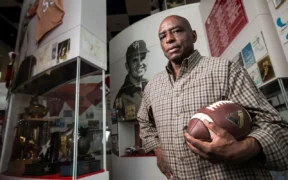 Warren McVea, Trailblazing University of Houston Star and Chiefs Super Bowl Champion, Dies at 79