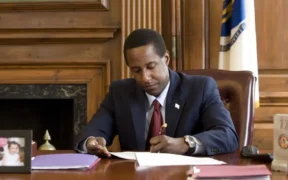 Setti Warren, Massachusetts’ First Black Elected Mayor, Dies at 55