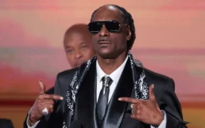 https://thegrio.com/2026/04/16/snoop-dogg-biopic-cinemacon-jonathan-daviss/