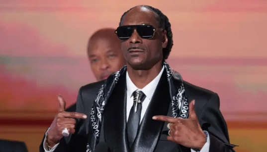https://thegrio.com/2026/04/16/snoop-dogg-biopic-cinemacon-jonathan-daviss/